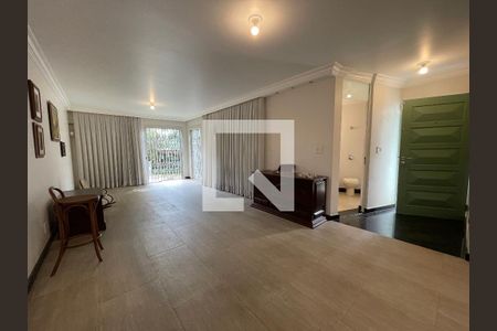 Sala de casa à venda com 5 quartos, 208m² em Vila Pirajussara, São Paulo