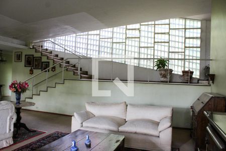 Casa para alugar com 5 quartos, 600m² em Pacaembu, São Paulo