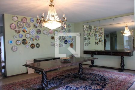 Casa para alugar com 5 quartos, 600m² em Pacaembu, São Paulo