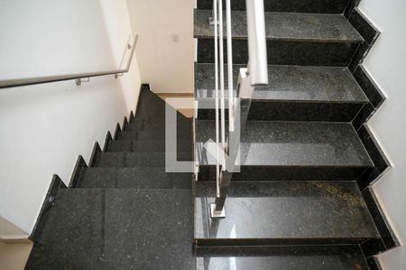 Escada de casa à venda com 3 quartos, 120m² em Vila Nair, São Paulo