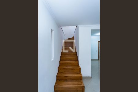 Escada de casa para alugar com 3 quartos, 157m² em Vila Cruz das Almas, São Paulo