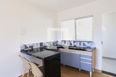 Sala/Cozinha de kitnet/studio para alugar com 1 quarto, 35m² em Santa Cruz, Belo Horizonte