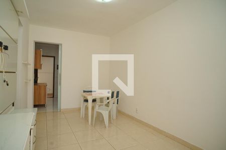 Sala de casa de condomínio para alugar com 2 quartos, 80m² em Itaipuaçu, Maricá