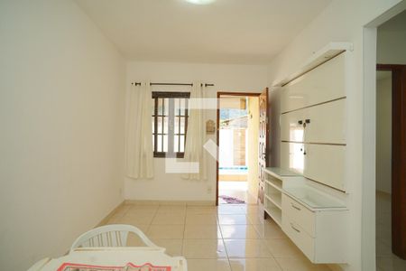 Sala de casa de condomínio para alugar com 2 quartos, 80m² em Itaipuaçu, Maricá