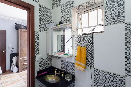 Banheiro da suíte 1 de casa à venda com 4 quartos, 400m² em Rio Branco, Belo Horizonte