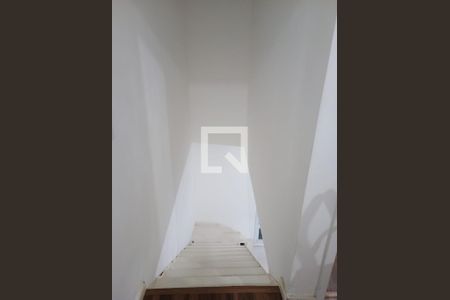 Escada de casa de condomínio para alugar com 2 quartos, 49m² em Aguassai, Cotia