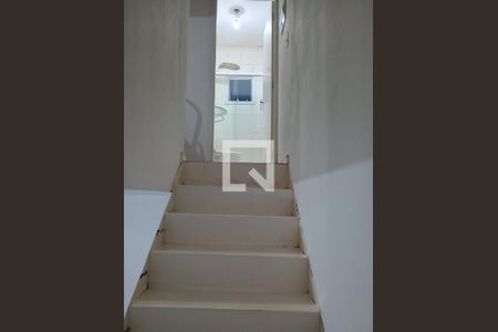 Escada de casa de condomínio para alugar com 2 quartos, 49m² em Aguassai, Cotia