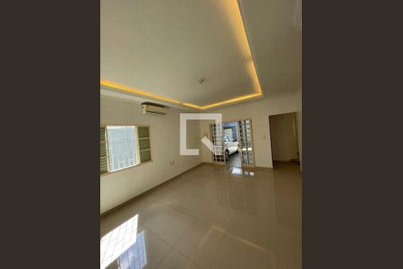 Casa para alugar com 3 quartos, 200m² em Santa Mônica, Uberlândia