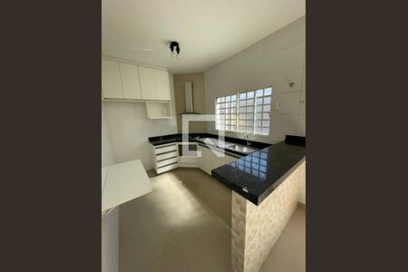 Casa para alugar com 3 quartos, 200m² em Santa Mônica, Uberlândia