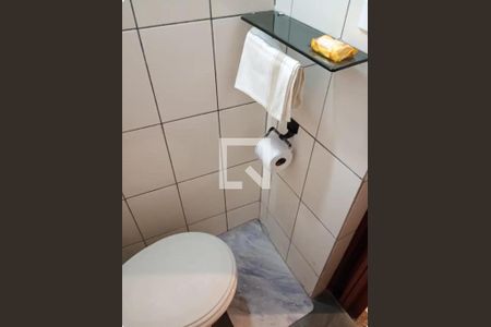 Banheiro de kitnet/studio para alugar com 1 quarto, 20m² em Centro, Santo André