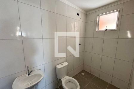 Banheiro de casa para alugar com 2 quartos, 55m² em Jardim Dayse, Ferraz de Vasconcelos
