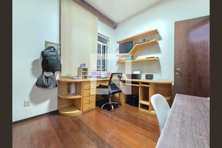 Quarto 2 de apartamento à venda com 4 quartos, 190m² em Santo Antônio, Belo Horizonte