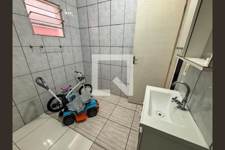 Banheiro 1 de casa para alugar com 2 quartos, 125m² em Jardim Bonifacio, São Paulo