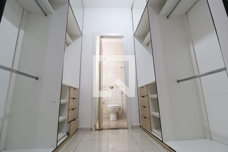 Quarto 1 - Suíte - Closet de casa para alugar com 4 quartos, 250m² em Jardim das Palmeiras, Uberlândia