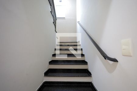 Escada de casa para alugar com 3 quartos, 185m² em Jardim Las Vegas, Santo André