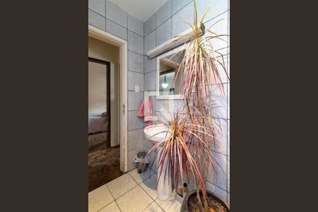 Banheiro de apartamento à venda com 2 quartos, 60m² em Santana, Porto Alegre