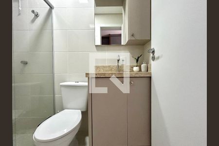 Banheiro de kitnet/studio para alugar com 1 quarto, 29m² em Campeche, Florianópolis