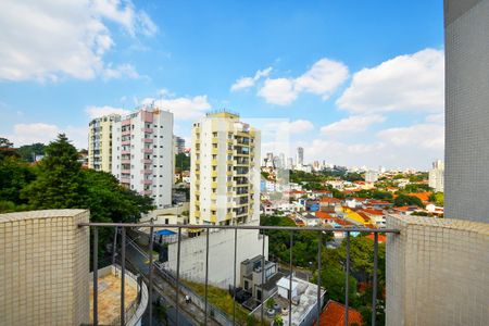 varanda Sala de estar de apartamento à venda com 2 quartos, 68m² em Vila Madalena, São Paulo