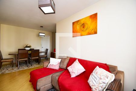 Sala de estar de apartamento à venda com 2 quartos, 68m² em Vila Madalena, São Paulo