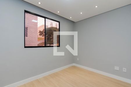 Quarto 1 de apartamento para alugar com 2 quartos, 44m² em Vila Damaceno, São Paulo