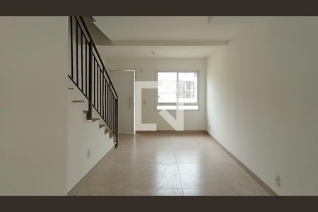 Sala  de casa de condomínio para alugar com 2 quartos, 60m² em Vila Nova, Porto Alegre