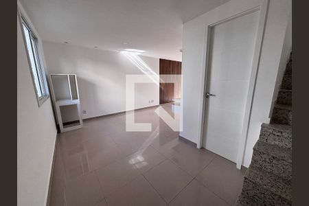 Sala de casa de condomínio à venda com 3 quartos, 190m² em Vargem Grande, Rio de Janeiro