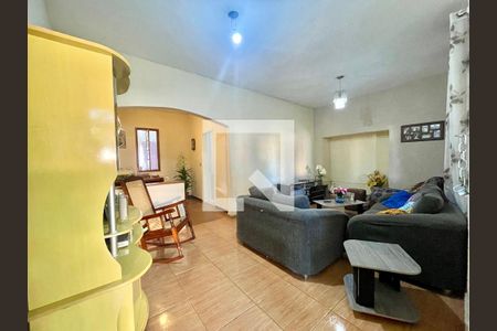 Casa à venda com 3 quartos, 420m² em Santa Cruz, Belo Horizonte