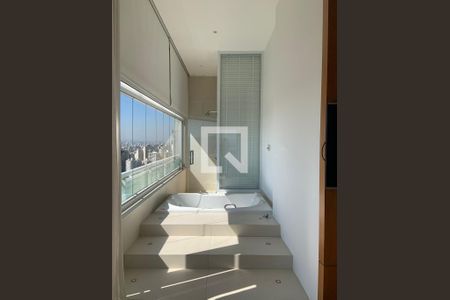 Banheiro  de apartamento para alugar com 2 quartos, 130m² em Cerqueira César, São Paulo