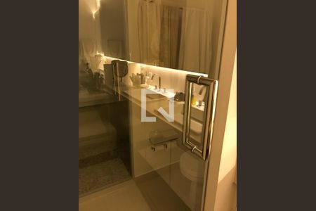 Banheiro  de apartamento para alugar com 2 quartos, 130m² em Cerqueira César, São Paulo