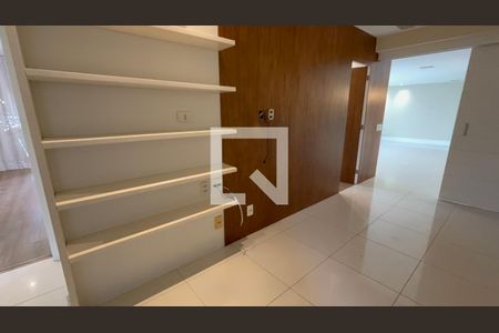 Sala íntima  de apartamento para alugar com 4 quartos, 260m² em Barra da Tijuca, Rio de Janeiro