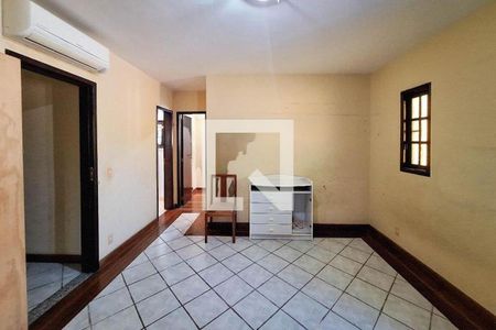 Casa à venda com 4 quartos, 180m² em Itaipu, Niterói