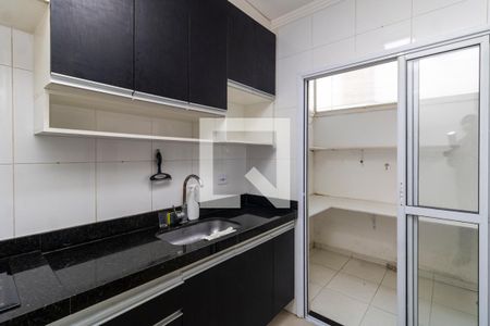 Cozinha de casa de condomínio para alugar com 2 quartos, 69m² em Tremembé, São Paulo