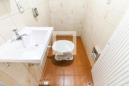 Banheiro da Suíte de casa para alugar com 1 quarto, 36m² em Vila Carmosina, São Paulo