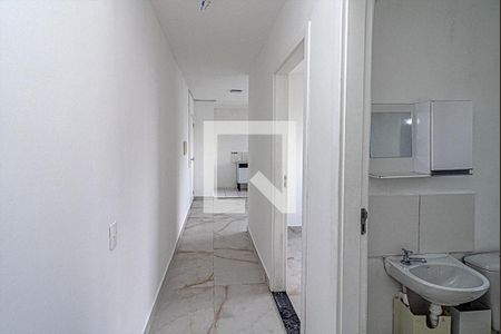 corredor para os cômodos_2 de apartamento para alugar com 2 quartos, 44m² em Parque Bristol, São Paulo