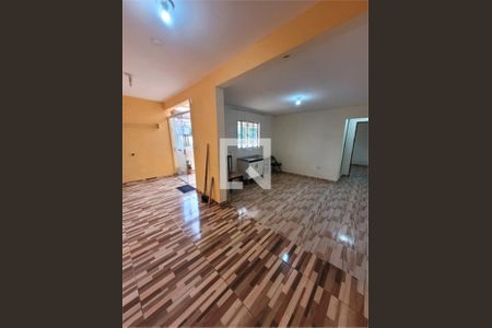 Casa à venda com 6 quartos, 250m² em Jardim Shangrilá (Zona Sul), São Paulo