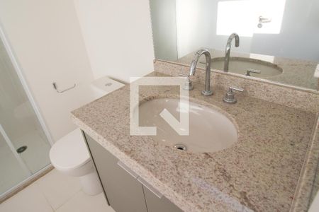 Banheiro de kitnet/studio para alugar com 1 quarto, 30m² em Indianópolis, São Paulo