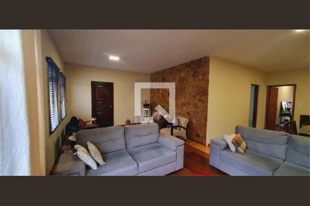 Casa à venda com 9 quartos, 263m² em Vila Santa Maria, São Paulo