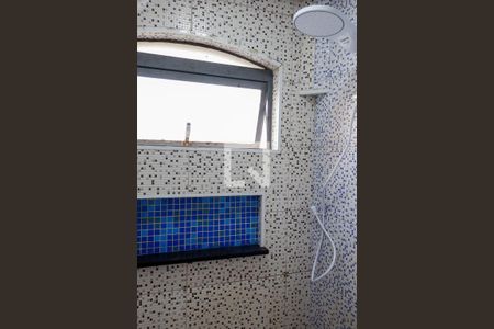 Banheiro de kitnet/studio para alugar com 1 quarto, 29m² em Centro, Osasco