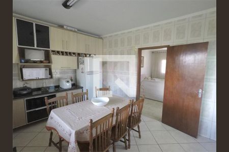Casa à venda com 4 quartos, 248m² em Jardim Santa Helena, São Paulo