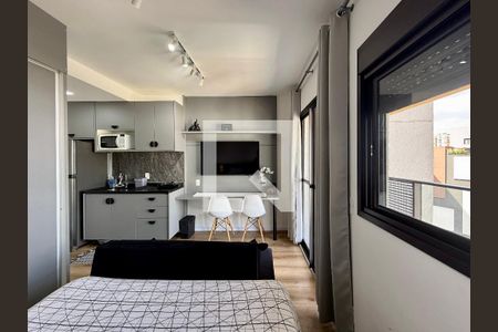 Quarto de kitnet/studio para alugar com 1 quarto, 27m² em Jardim das Acacias, São Paulo