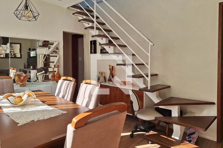 Sala 1 de casa para alugar com 3 quartos, 240m² em Santa Rosa, Niterói