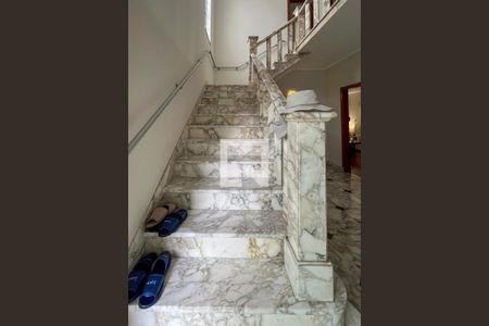 Escada de casa à venda com 7 quartos, 475m² em Aclimação, São Paulo