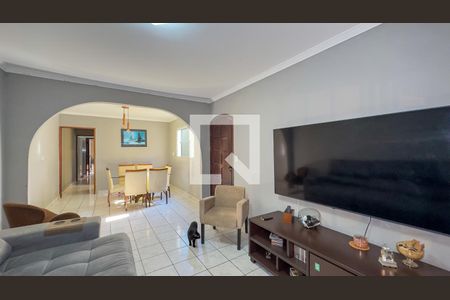 Sala de casa à venda com 2 quartos, 250m² em Jardim Casablanca, São Paulo