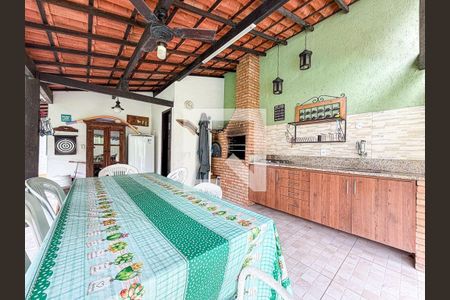 Casa à venda com 5 quartos, 252m² em Maria Paula, Niterói