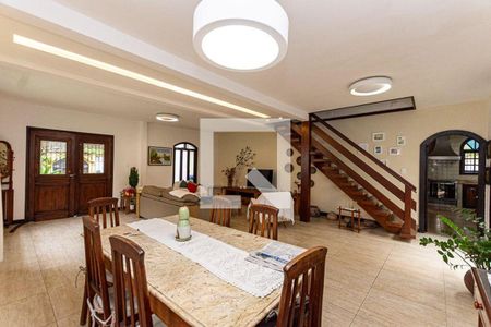 Casa à venda com 5 quartos, 252m² em Maria Paula, Niterói