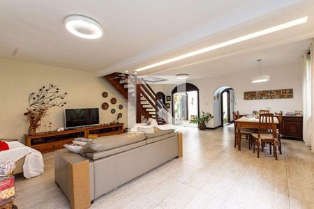 Casa à venda com 5 quartos, 252m² em Maria Paula, Niterói