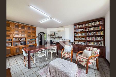 Casa à venda com 5 quartos, 252m² em Maria Paula, Niterói