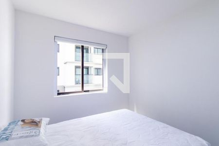 Quarto 2 de apartamento para alugar com 2 quartos, 42m² em Água Verde, Curitiba