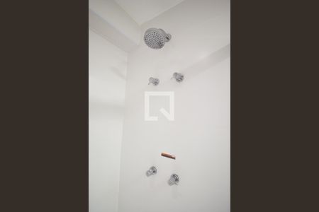 Banheiro de kitnet/studio para alugar com 1 quarto, 28m² em Indianópolis, São Paulo