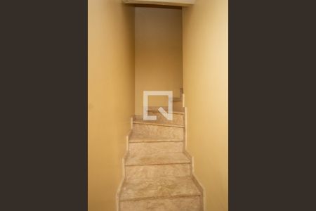 Escada de casa de condomínio para alugar com 2 quartos, 56m² em Nossa Senhora do O, São Paulo